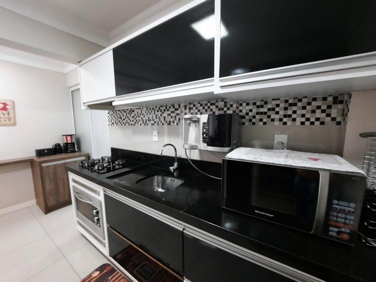 3 Suites Linda Vista Da Orla De Bc A 50M Da Praia - Somente Familiares บัลเนอาริโอ กังโบริว ภายนอก รูปภาพ