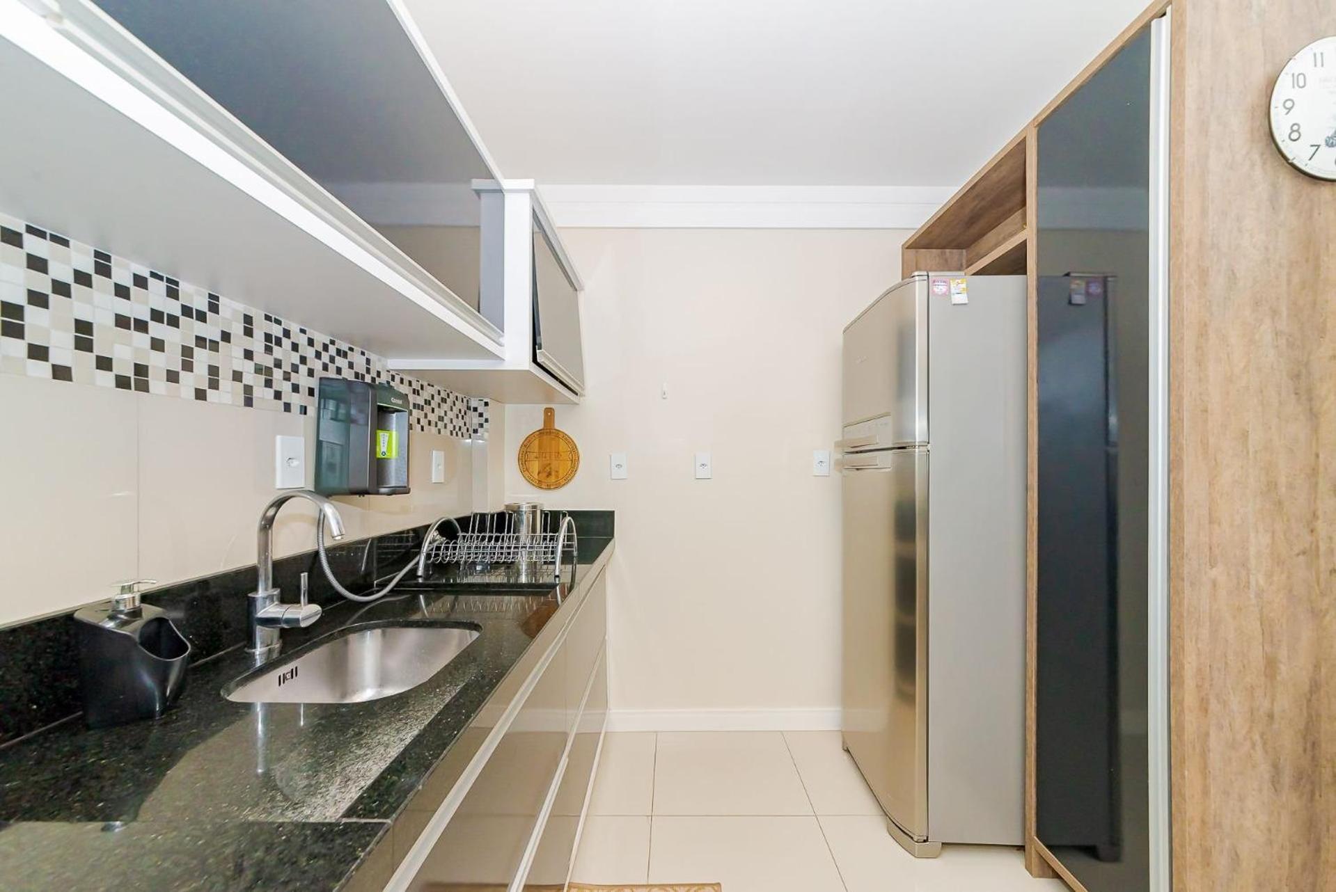 3 Suites Linda Vista Da Orla De Bc A 50M Da Praia - Somente Familiares บัลเนอาริโอ กังโบริว ภายนอก รูปภาพ